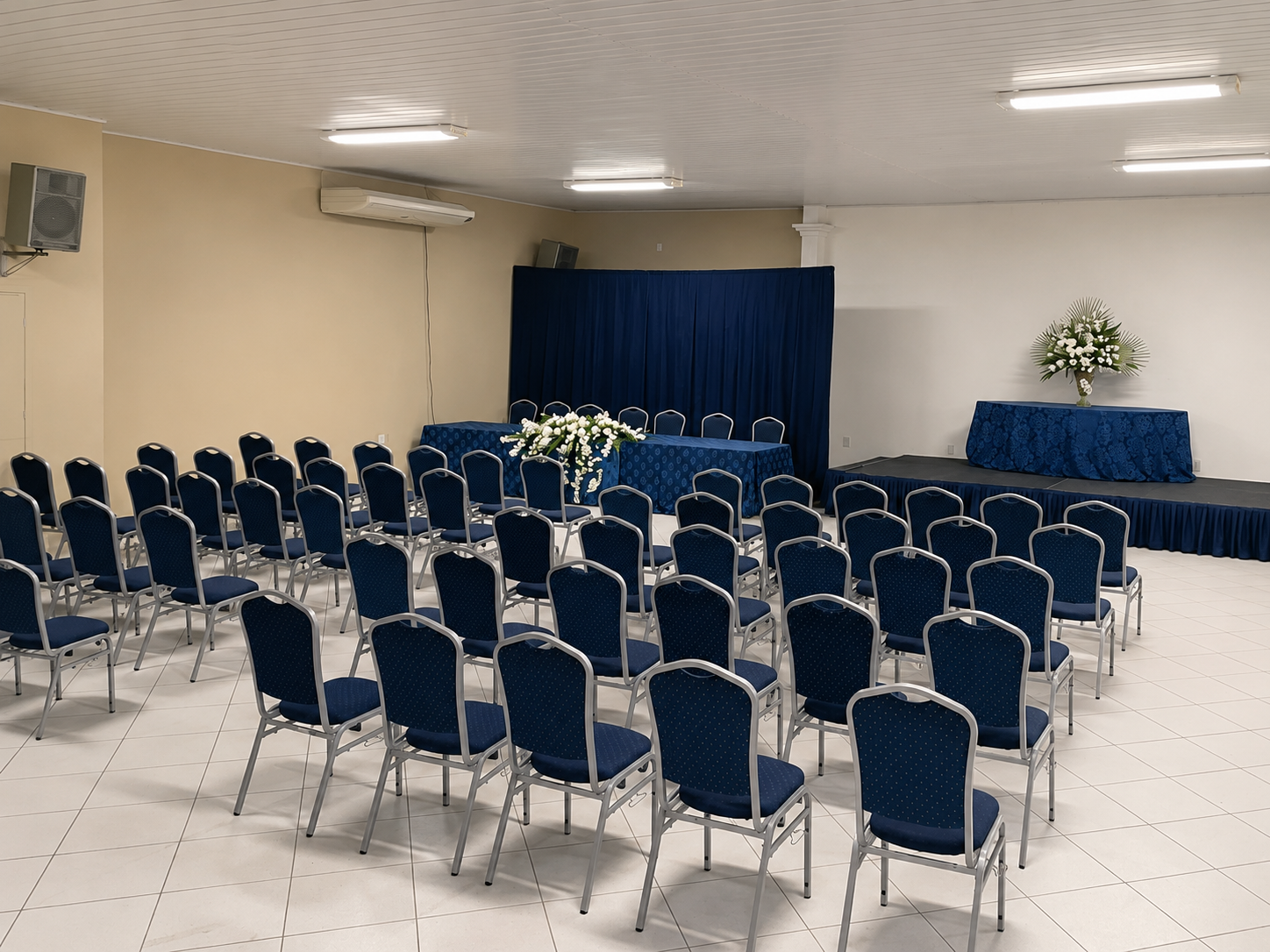Auditório do Hotel Vitória preparado para cerimônia