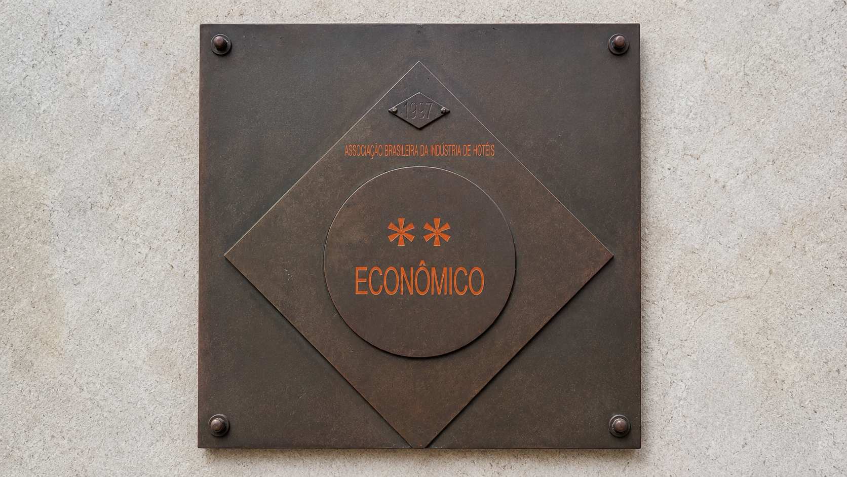 Placa de classificação ABIH-BA do Hotel Vitória