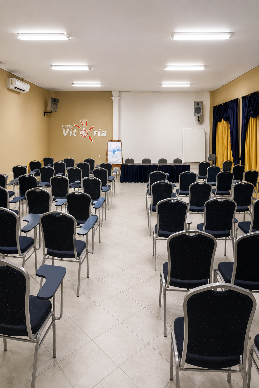 Auditório do Hotel Vitória preparado para palestras e eventos